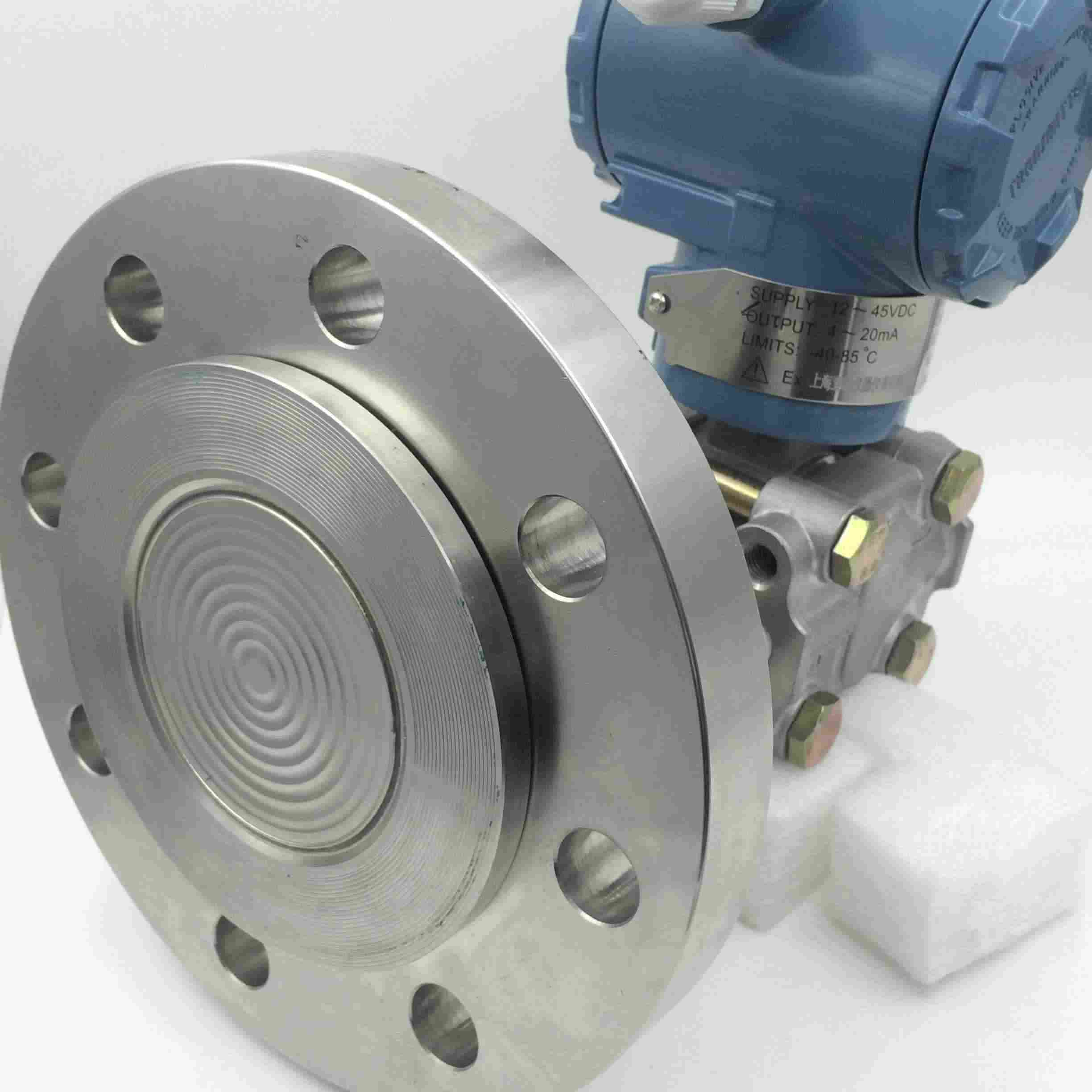 STG52 Side-Mounted Flange Level & Pressure Transmitter image front