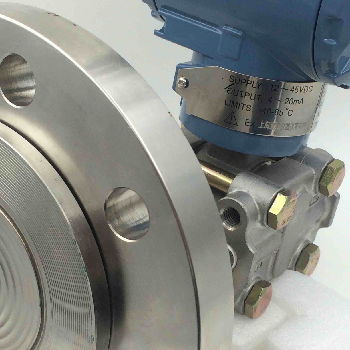 STG52 Side-Mounted Flange Level & Pressure Transmitter image side